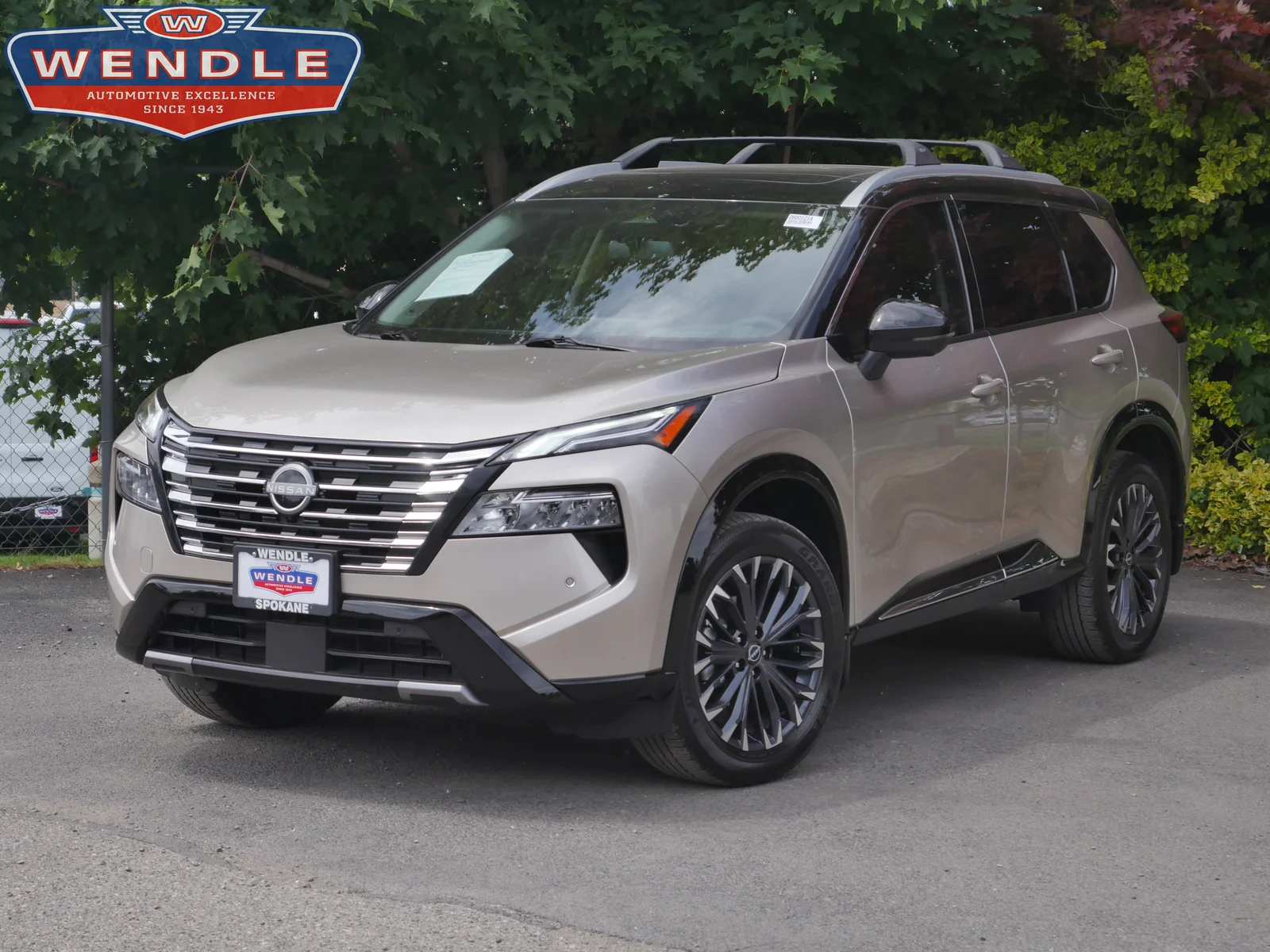 2025 Nissan Rogue Platinum, Champagne Silver Metallic/Super Black for sale in Spokane, WA — photo 1 of 36